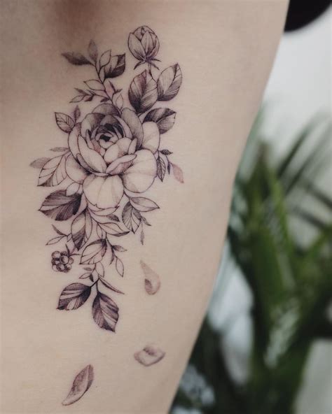 tatuajes de mujer en las costillas|10 Tatuajes para las costillas perfectos para mujeres